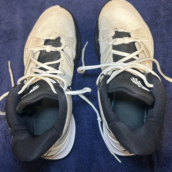 Nike Kyrie Infinity Basketball Shoes Lace Up Men’s White/Black Size 11.5 - Picture 13 of 15